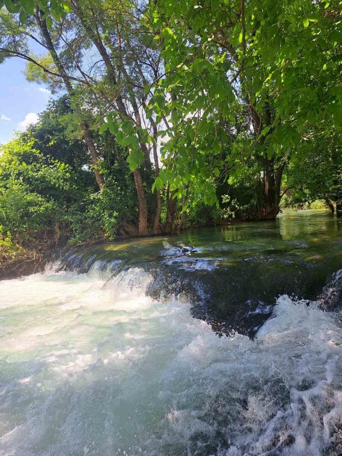 Guest House Green River Ljubuski Ngoại thất bức ảnh